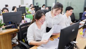 Chuyên viên Kế toán Thái Phong rà soát và hoàn thiện hồ sơ cho công ty mất sổ sách